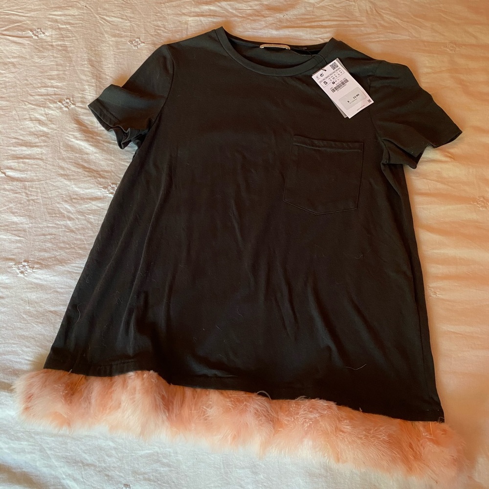 Charcoal T-shirt with Pink Feathers